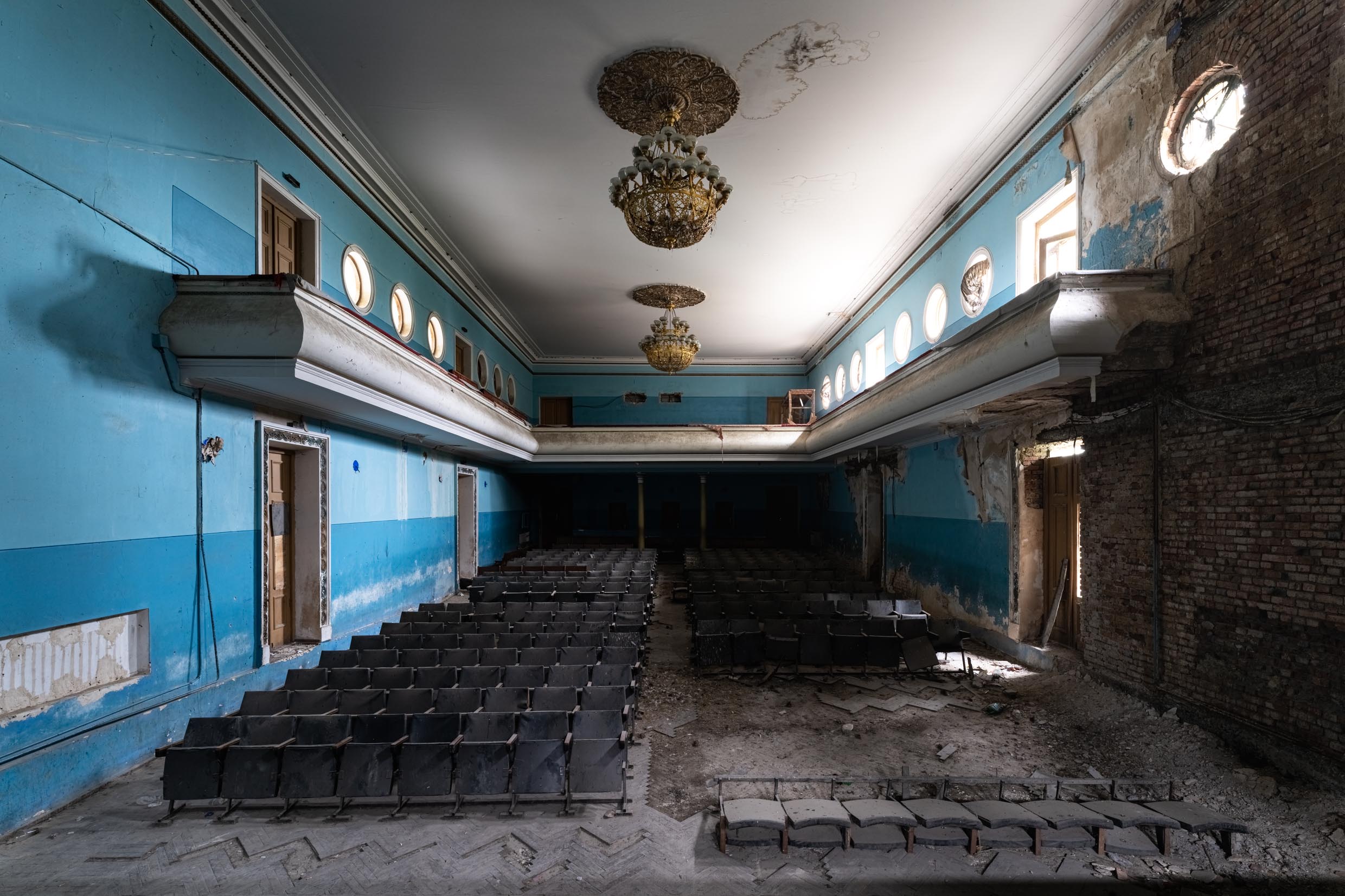 Latunnaya Lyustra Latunnaya Lyustra